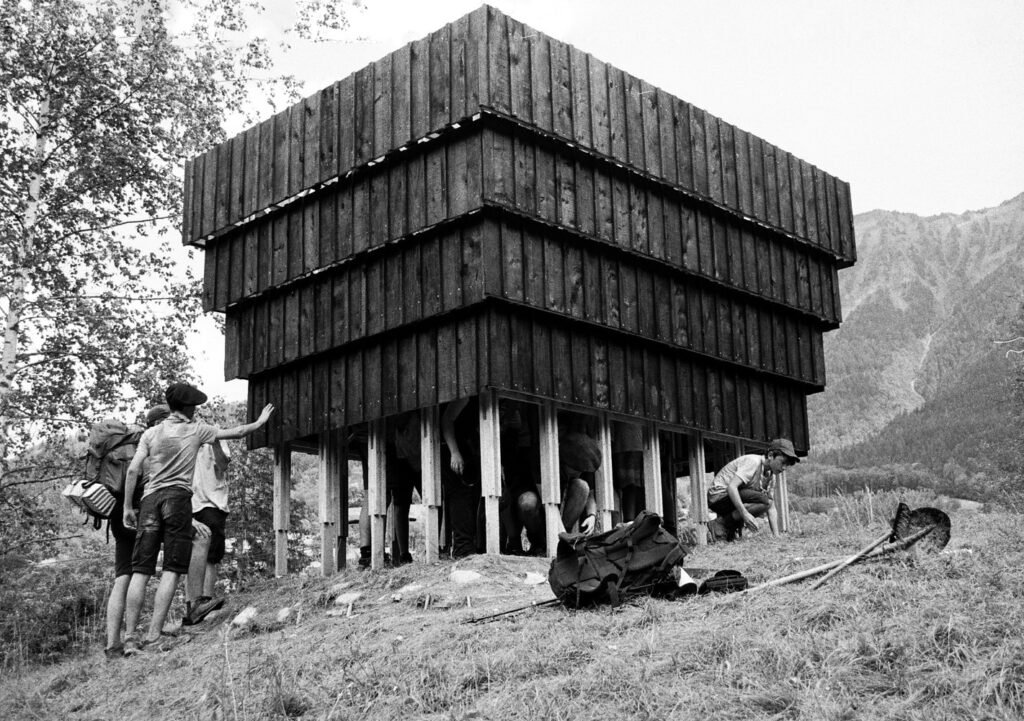 Cabane La Suie / Marina Poli + Philippe Paumelle + Richard Trézeux