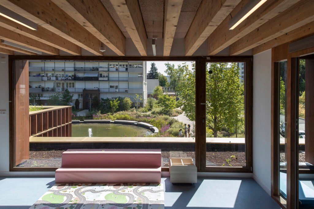 Crèche et Médiathèque de Jouets / a+samueldelmas architectes