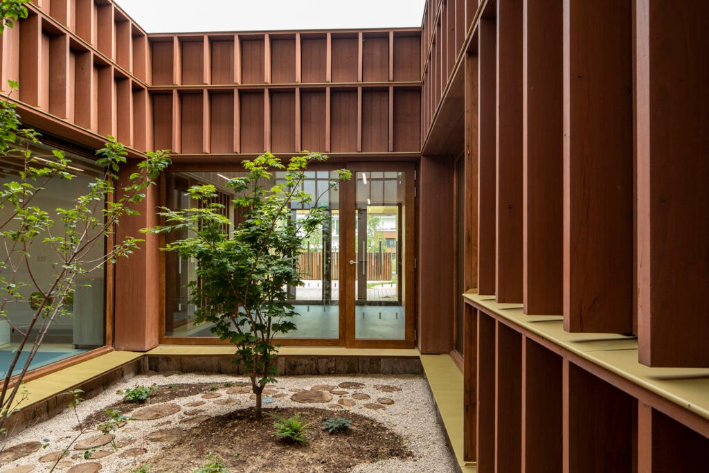 Crèche et Médiathèque de Jouets / a+samueldelmas architectes