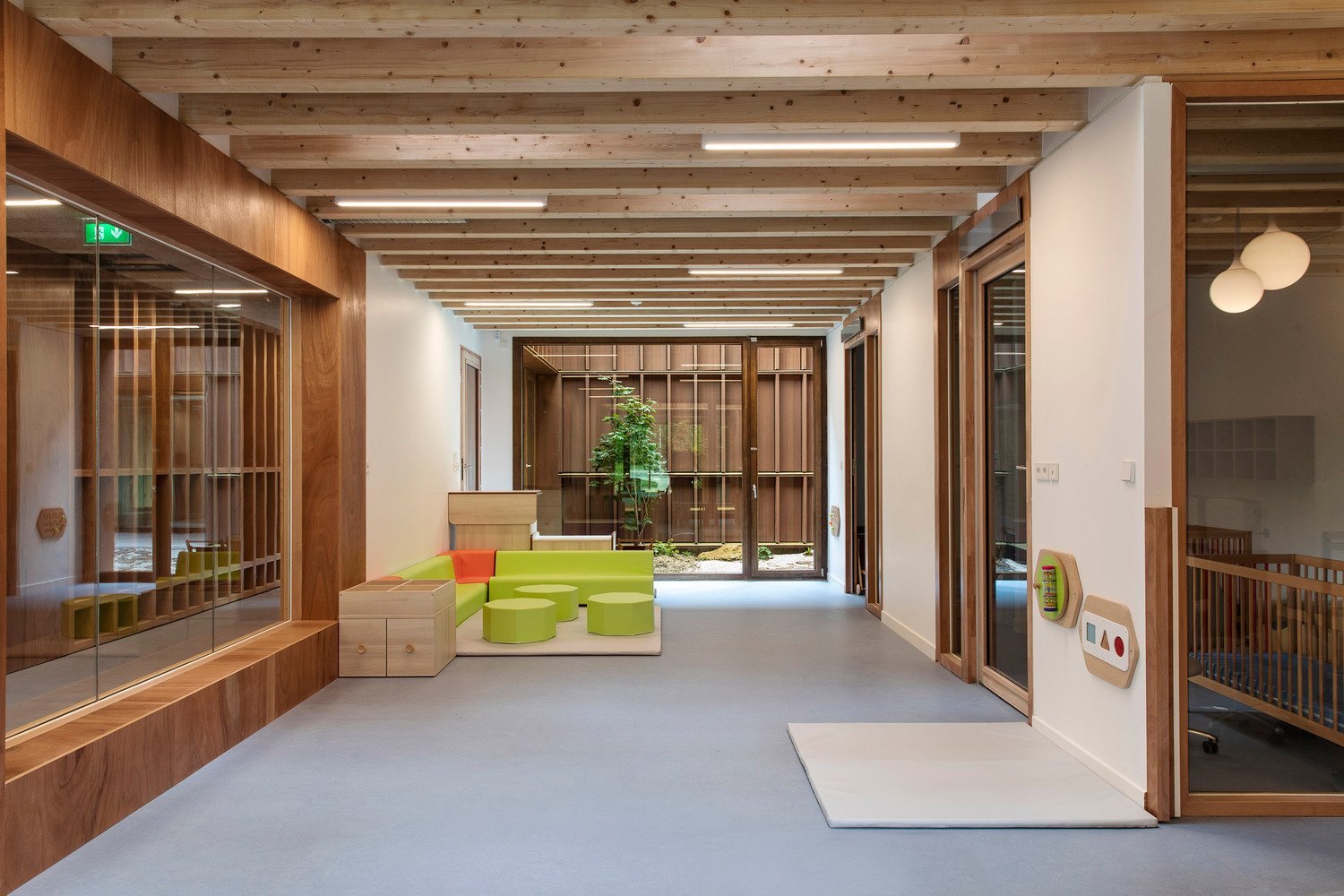 crèche-et-médiathèque-de-jouets-a+samueldelmas-architectes-4 Crèche et Médiathèque de Jouets / a+samueldelmas architectes