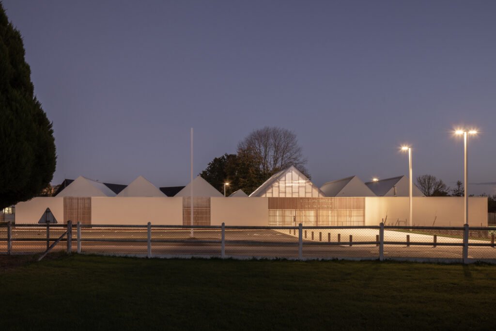 École Maternelle à Saint-Ouen-du-Tilleul / ACAU Architectes