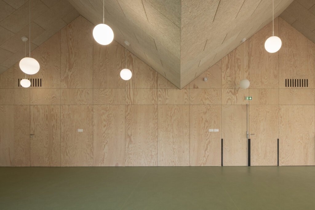 École Maternelle à Saint-Ouen-du-Tilleul / ACAU Architectes