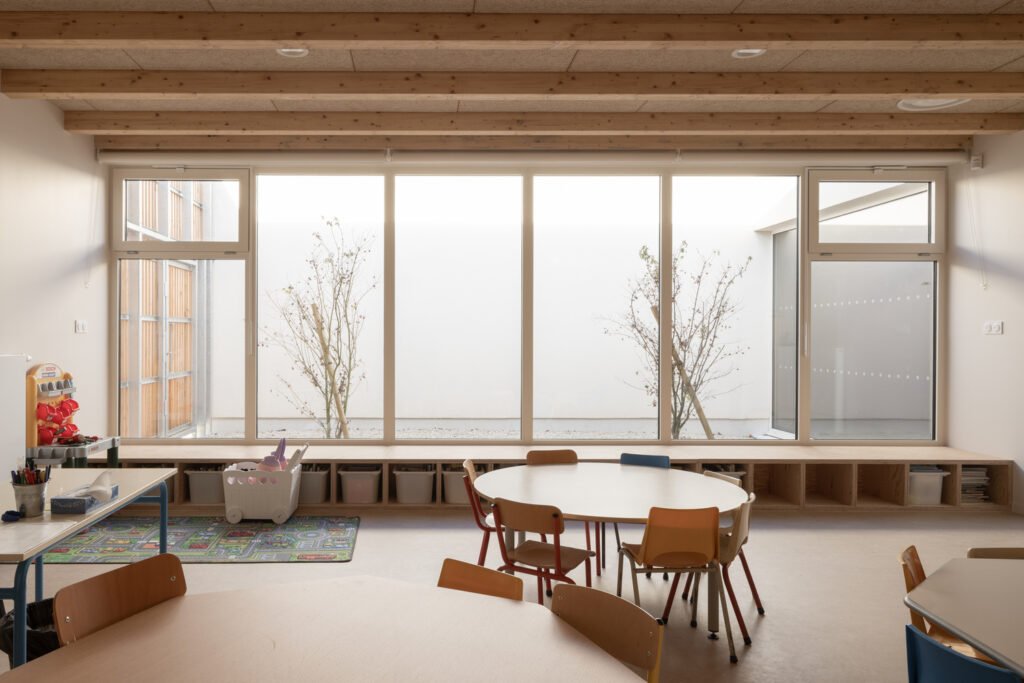 École Maternelle à Saint-Ouen-du-Tilleul / ACAU Architectes