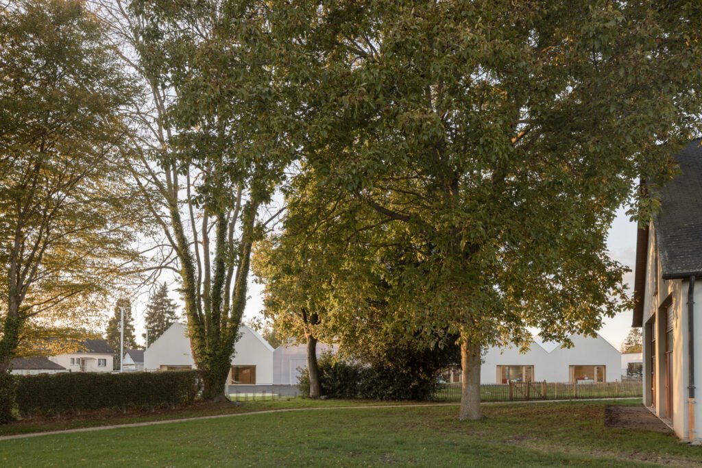 École Maternelle à Saint-Ouen-du-Tilleul / ACAU Architectes