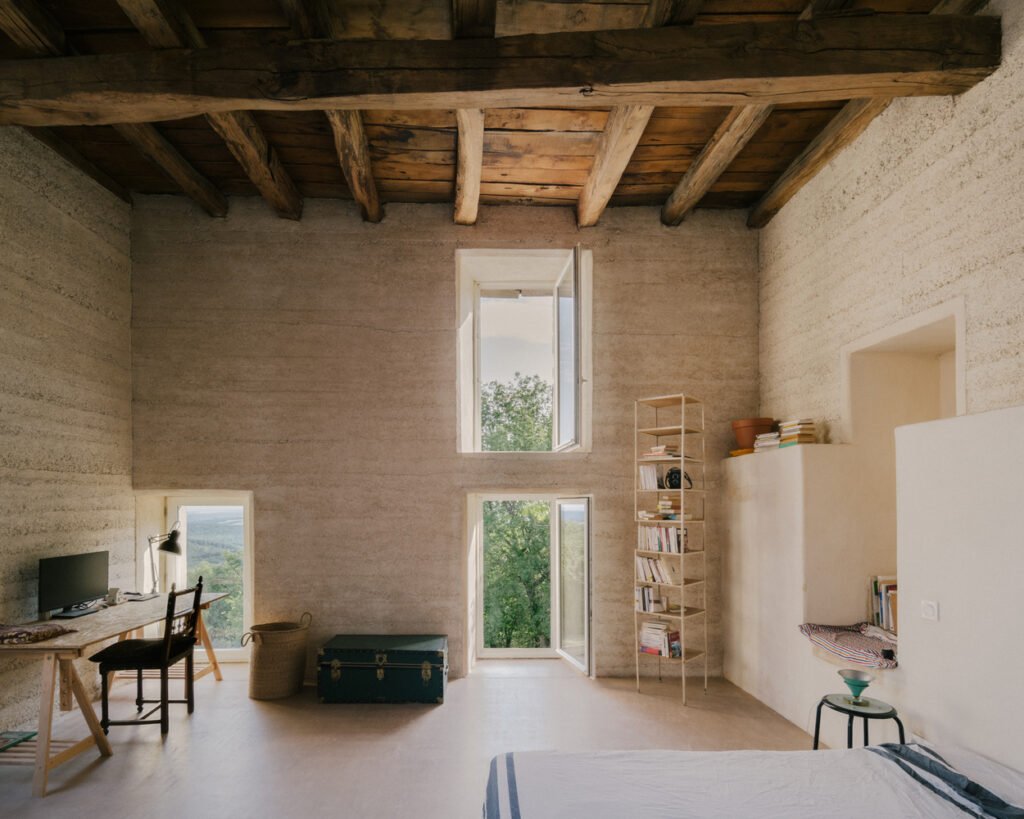 LA FAGE, une maison dans une maison / Plan Común