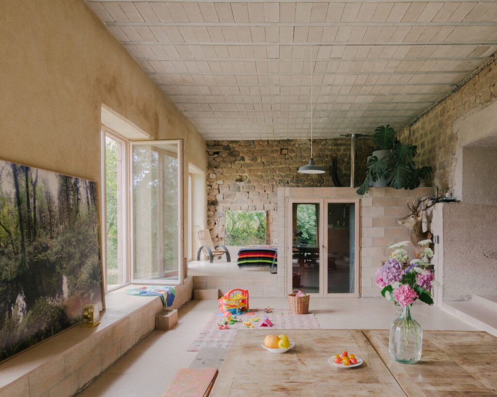 LA FAGE, une maison dans une maison / Plan Común