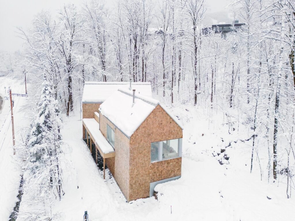 La Maison des Frères Tino / Quinzhee Architecture