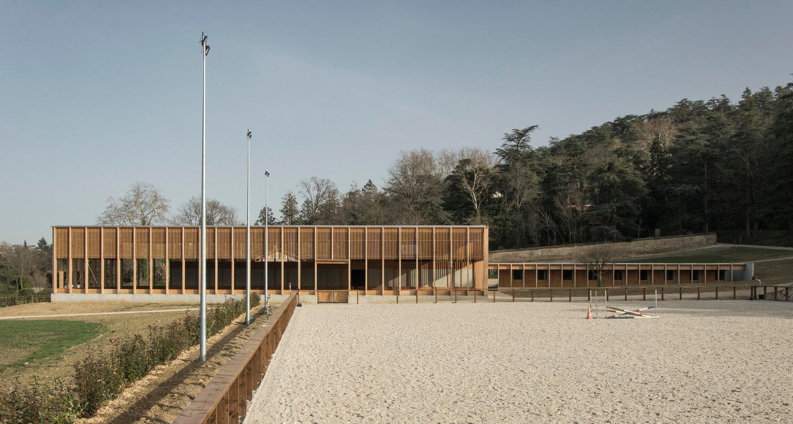 Les Écuries de la Roche / f+g Architectes