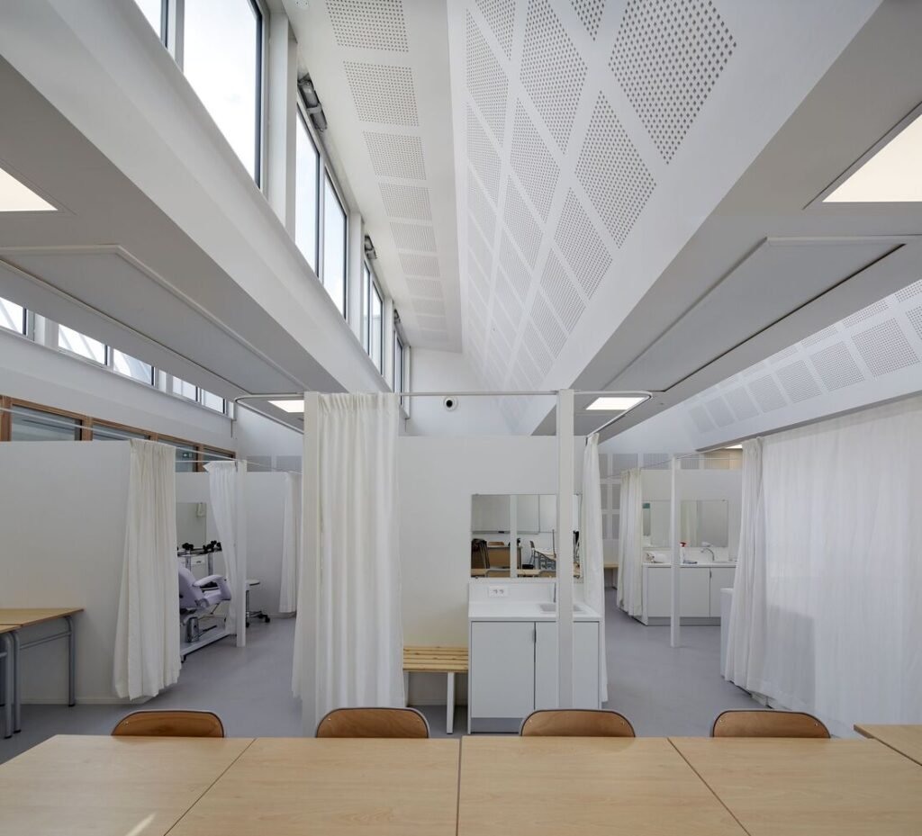 Lycée Fernand et Nadia Léger / toa | architectes associés