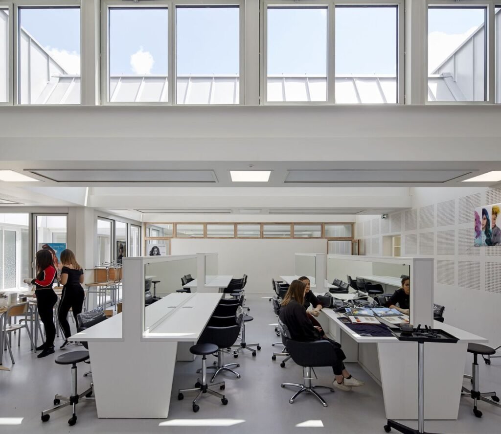 Lycée Fernand et Nadia Léger / toa | architectes associés