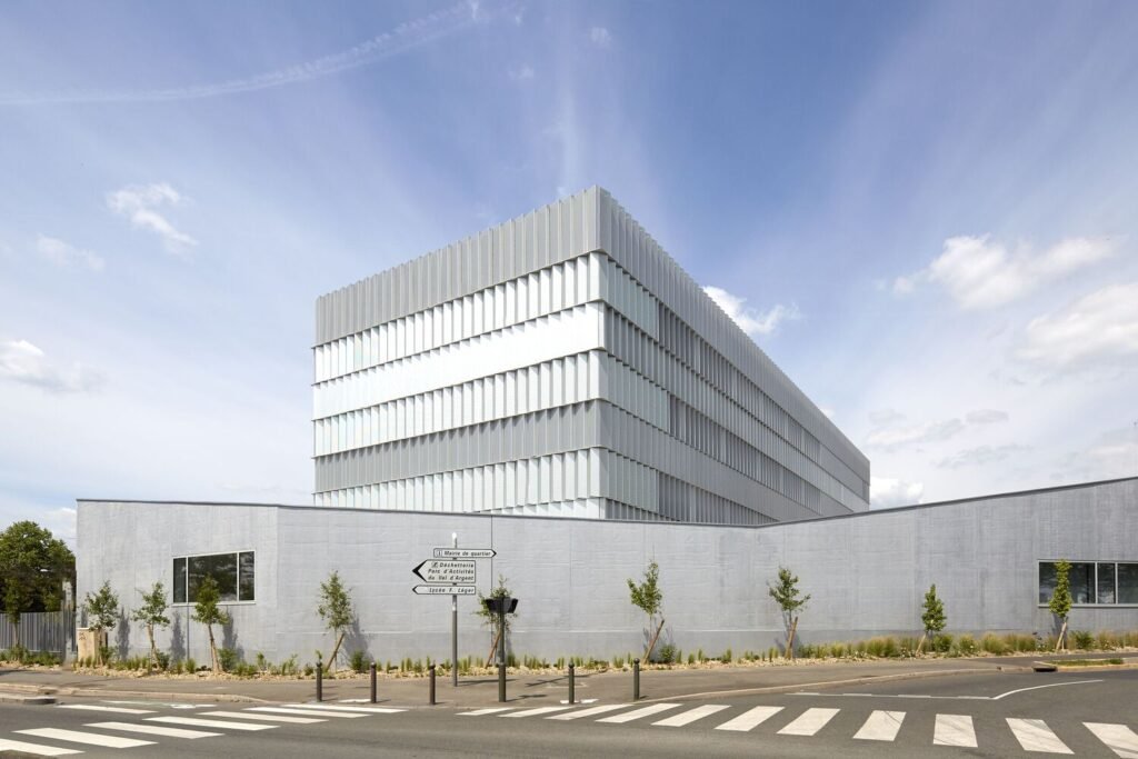 Lycée Fernand et Nadia Léger / toa | architectes associés