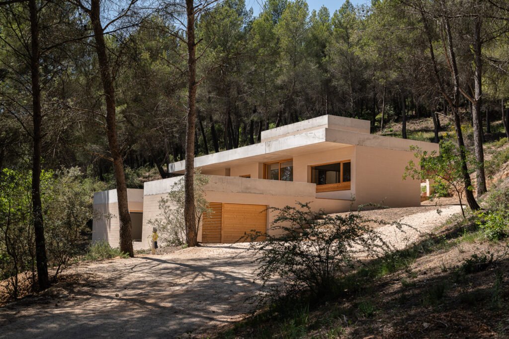 Maison dans la Forêt de Pins / AT architectes