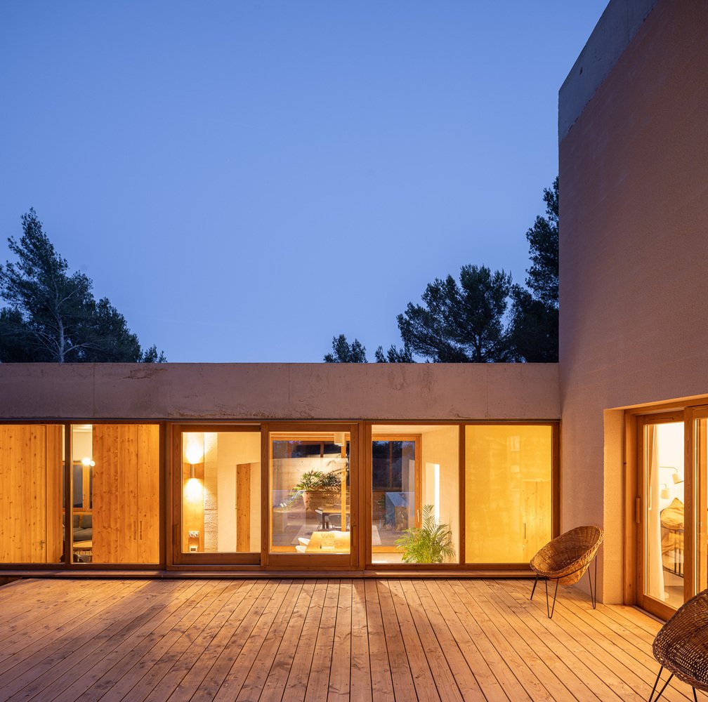 Maison dans la Forêt de Pins / AT architectes