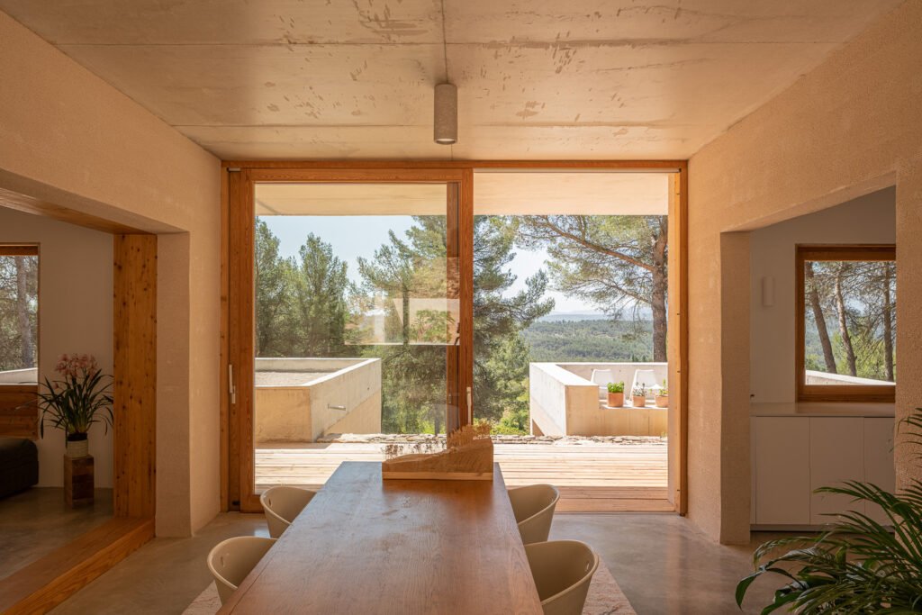 Maison dans la Forêt de Pins / AT architectes