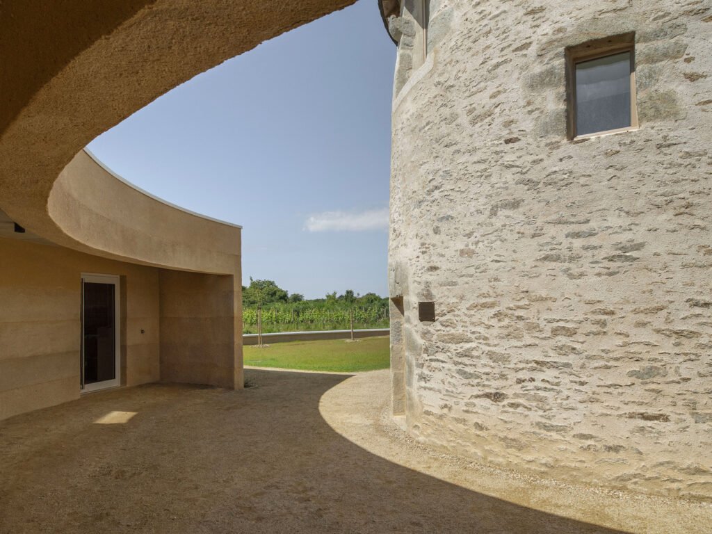 Rénovation du Moulin et Construction de la Cave / Carmen Maurice Architecture