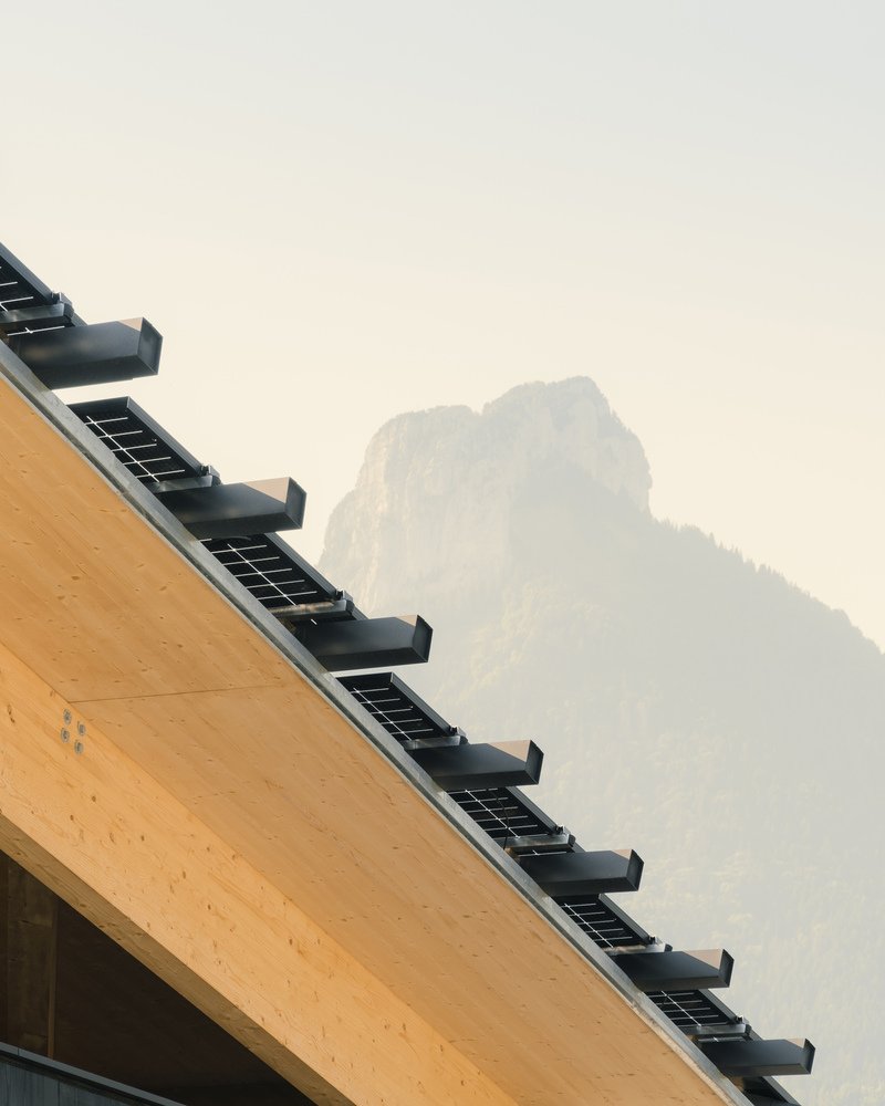 Vestiaires et Club House des Installations Sportives / Anthony Laffargue