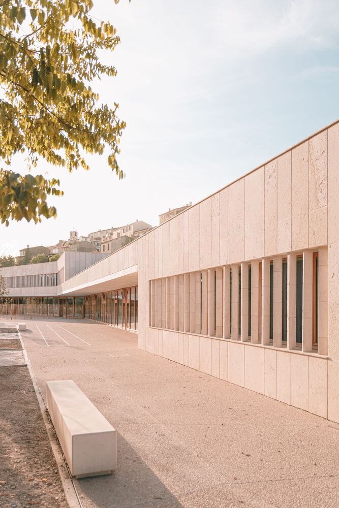 Bâtiment Fossile à l’École de Cabriès / Amelia Tavella Architectes