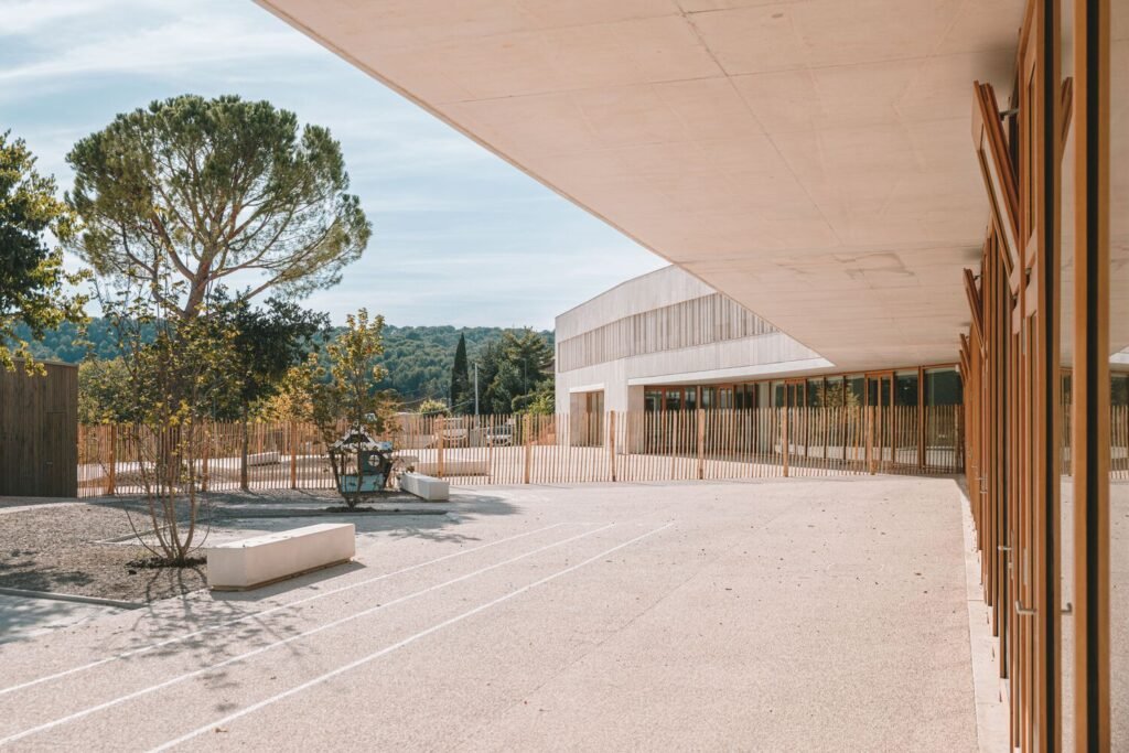 Bâtiment Fossile à l’École de Cabriès / Amelia Tavella Architectes