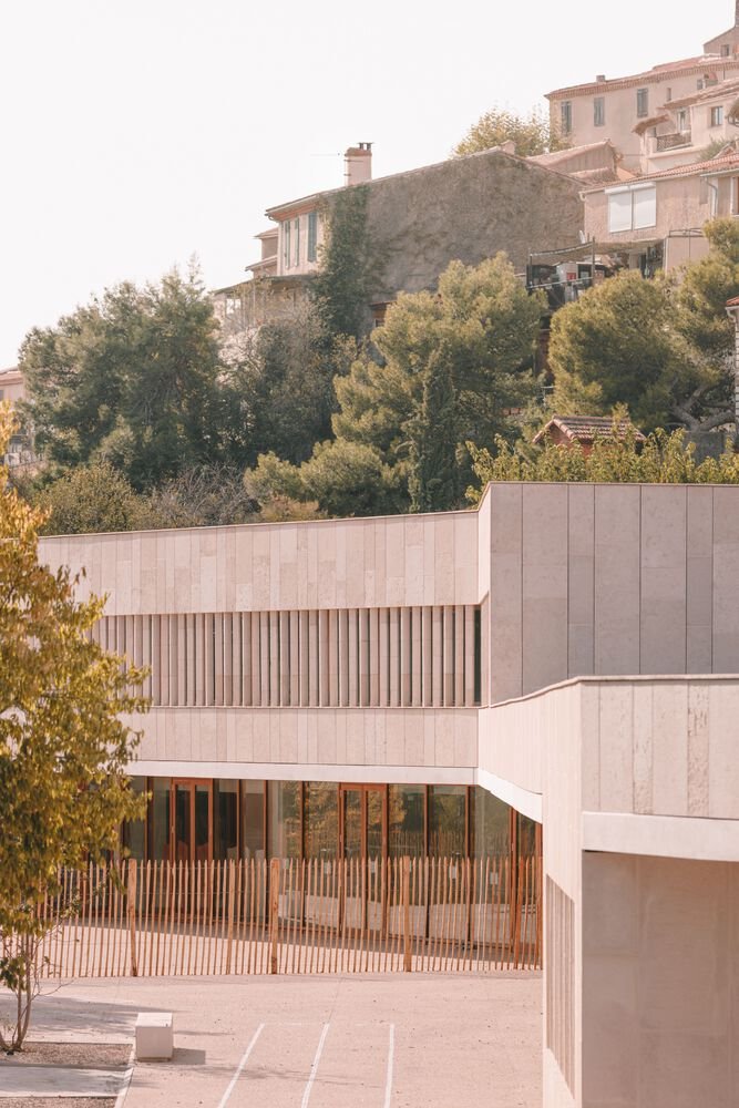 Bâtiment Fossile à l’École de Cabriès / Amelia Tavella Architectes