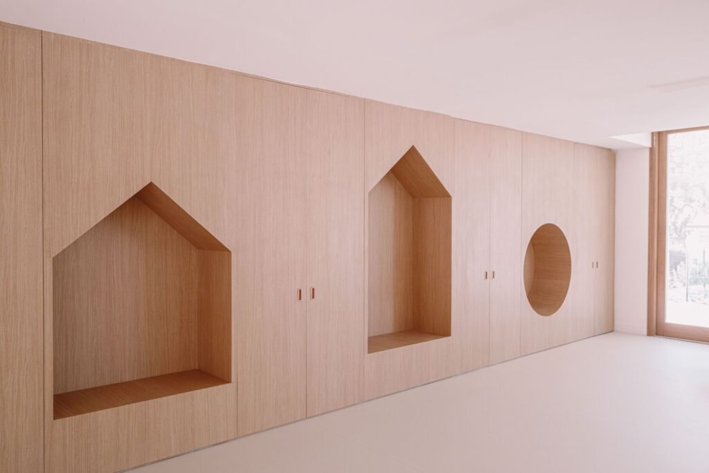 Bâtiment Fossile à l’École de Cabriès / Amelia Tavella Architectes