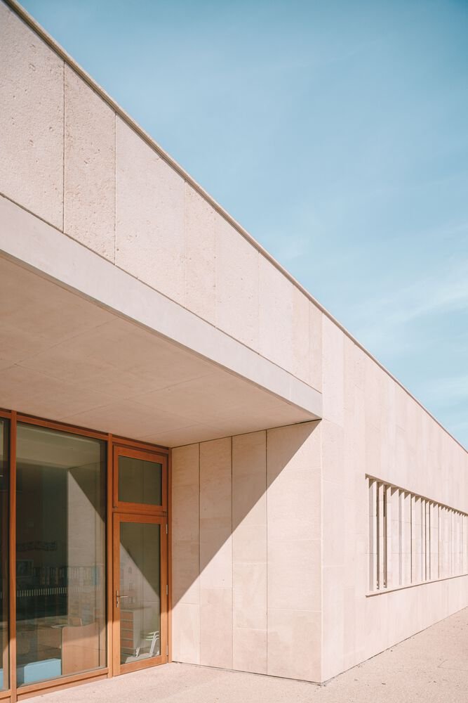 Bâtiment Fossile à l’École de Cabriès / Amelia Tavella Architectes